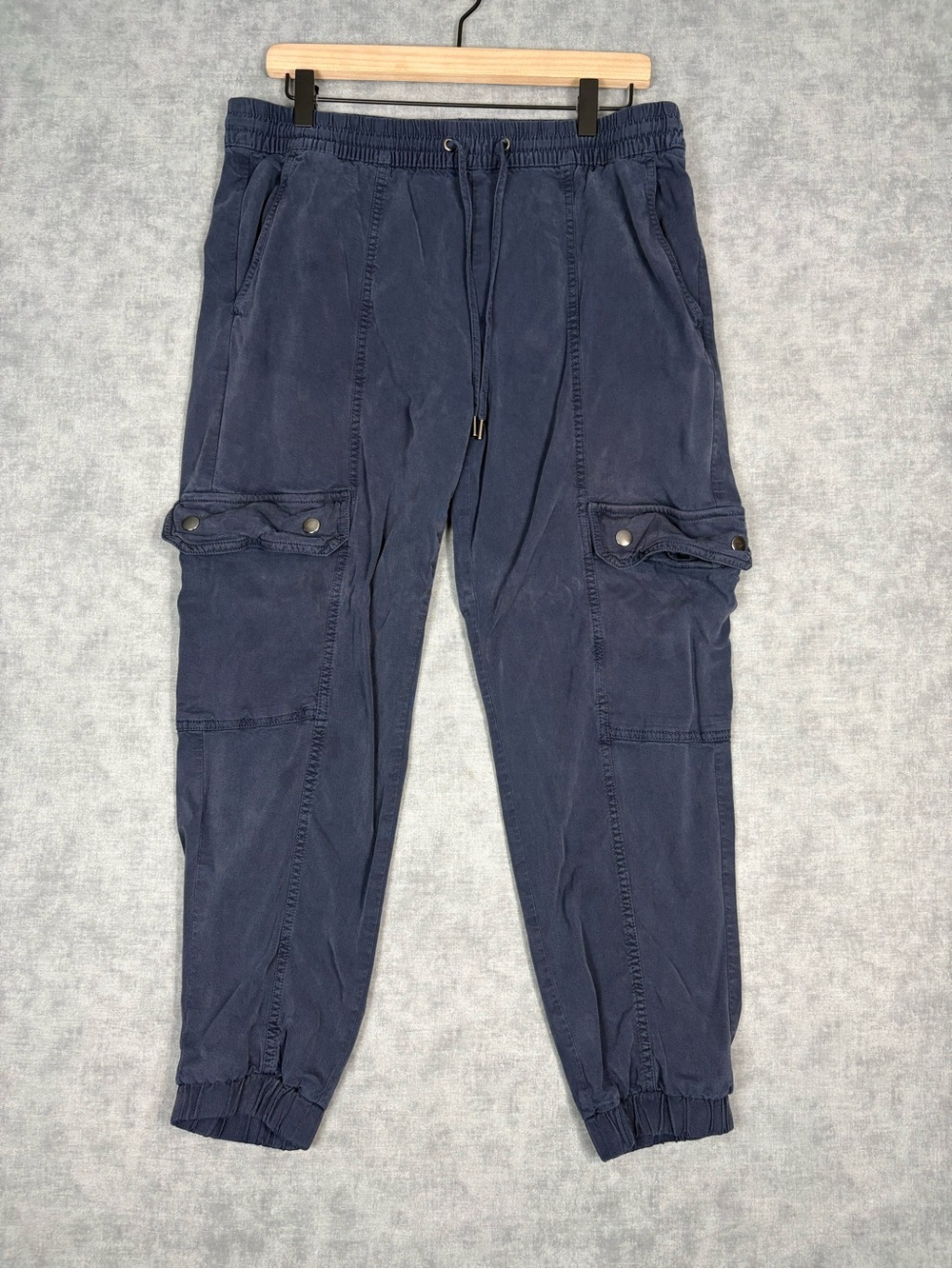 Banana Republic Women’s size Medium Cargo Ankle Pants Navy Blue
